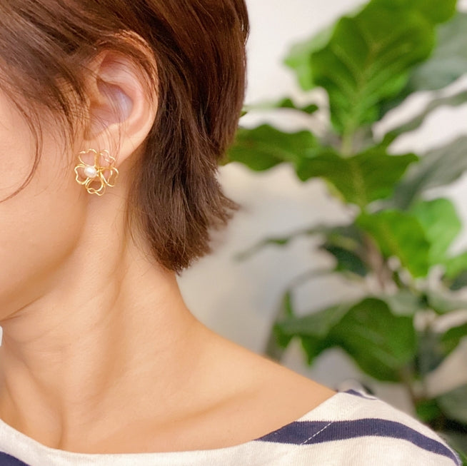 Flower Girl Stud Earrings in Gold