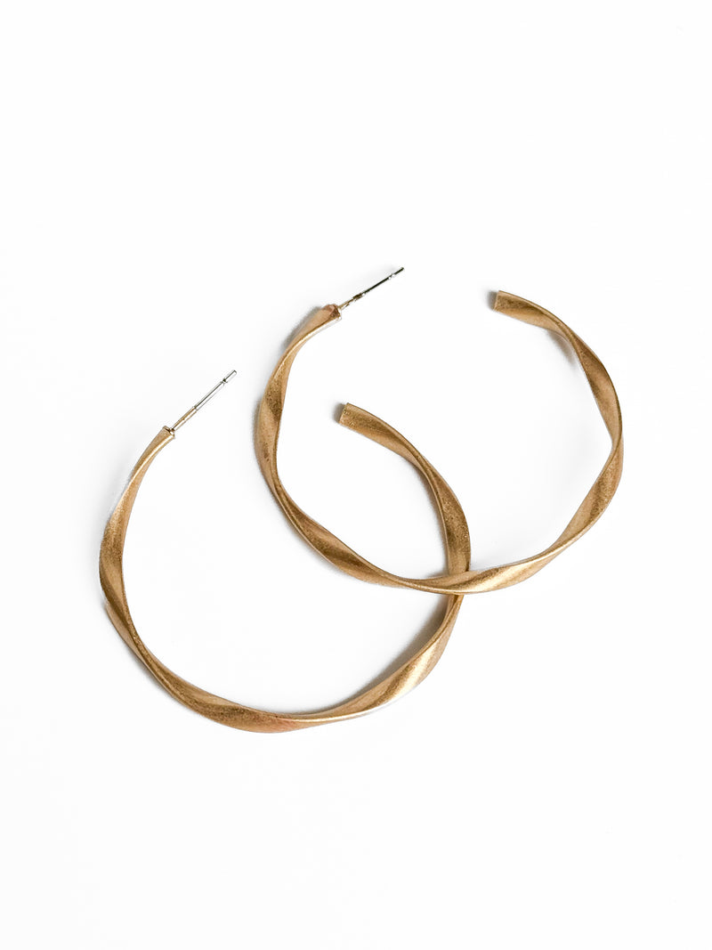 Sleek Style Hoop Earrings in Gold